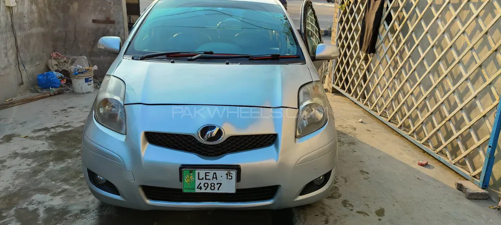 Toyota Vitz 2015 for Sale in Attock Image-1