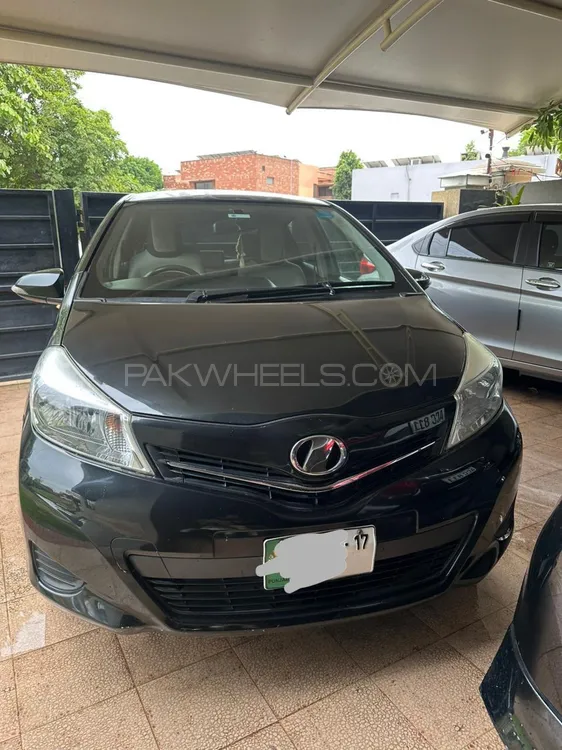 Toyota Vitz 2013 for Sale in Lahore Image-1