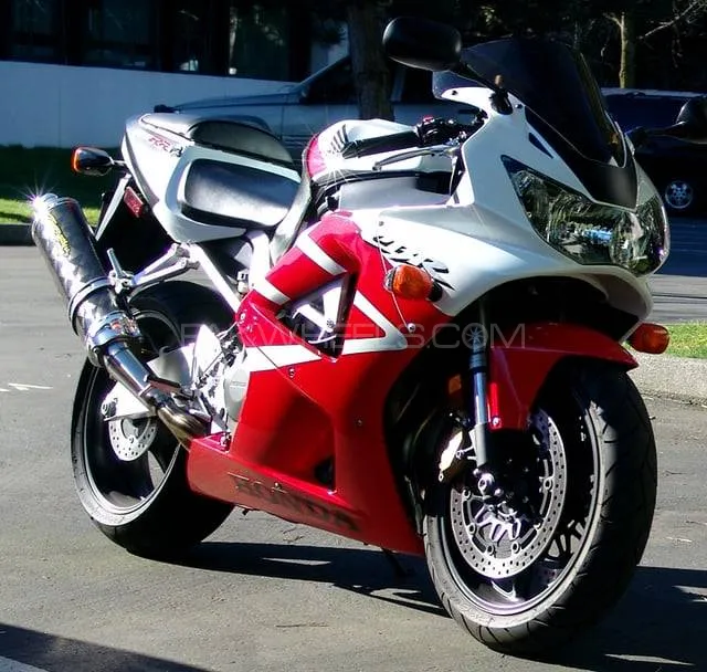 Honda CBR 1000RR 2005 for Sale Image-1