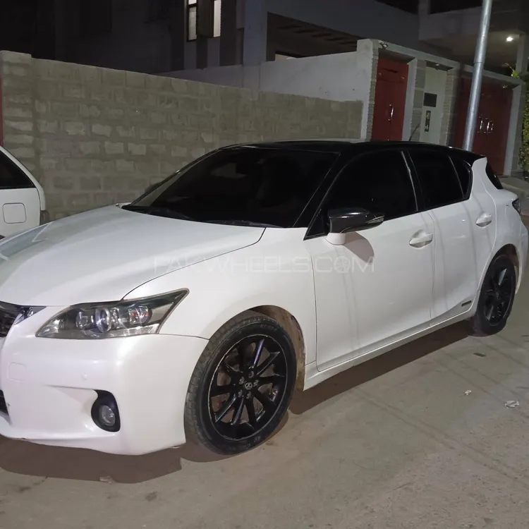 لیکزس سی ٹی 200 ایچ 2011 for Sale in کراچی Image-1
