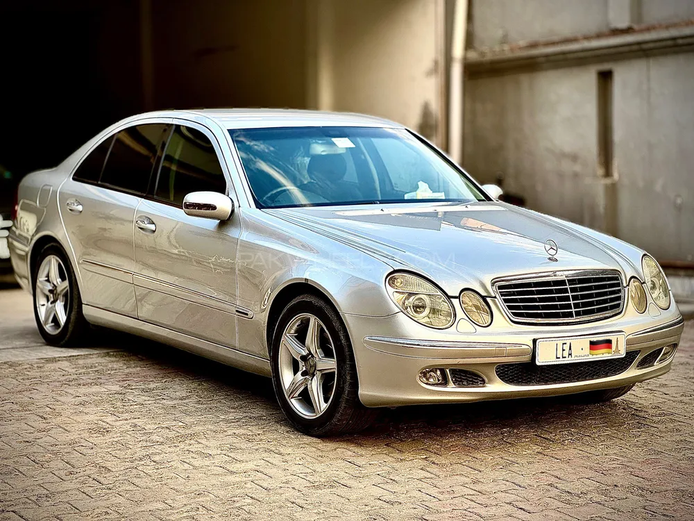 Mercedes Benz E Class 2005 for Sale in Lahore Image-1