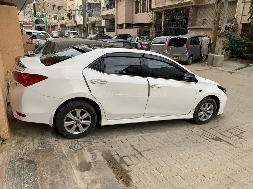 Toyota Corolla 2015 for Sale in Karachi Image-1