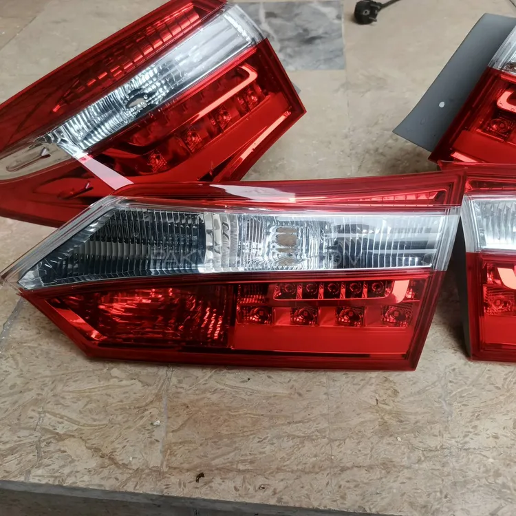 toyota Corolla gli 2017 model back lights Image-1