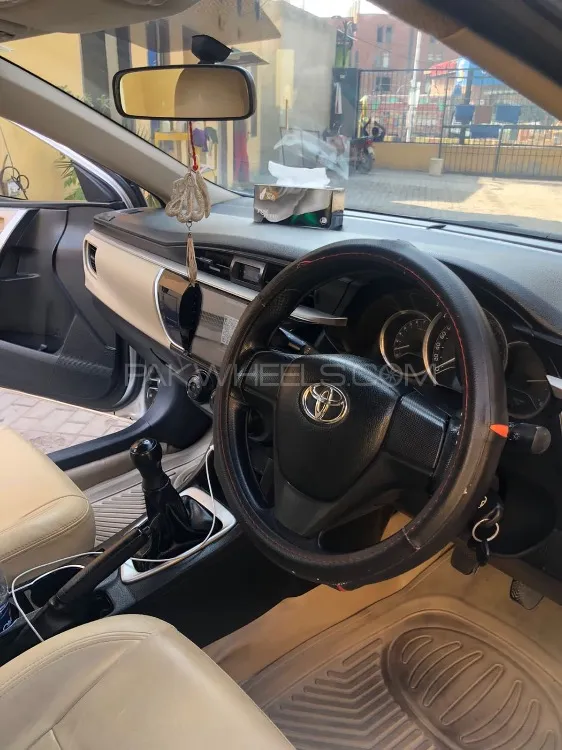 Toyota Corolla 2017 for Sale in Pir mahal Image-1