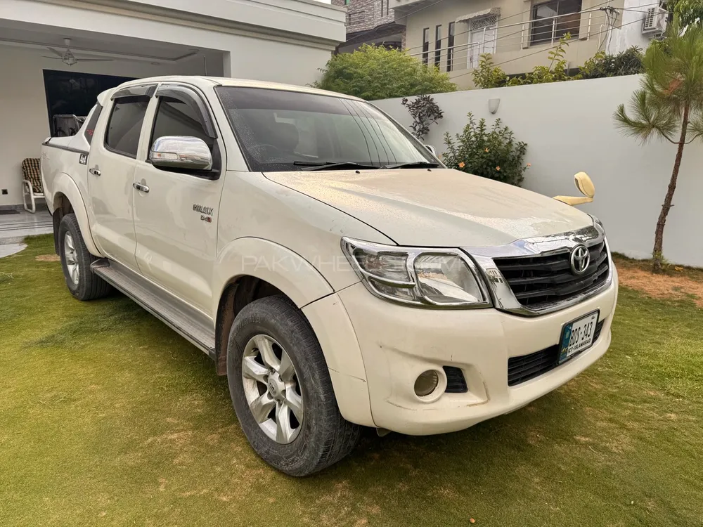 Toyota Hilux 2013 for Sale in Islamabad Image-1