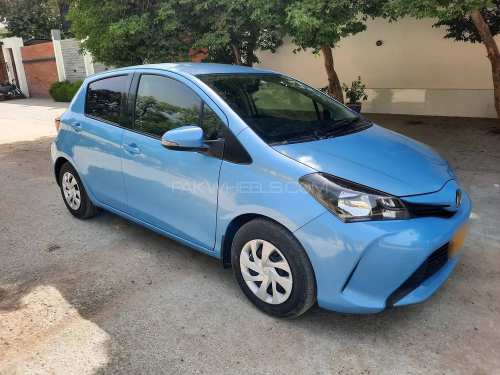 Toyota Vitz 2015 for Sale in Karachi Image-1