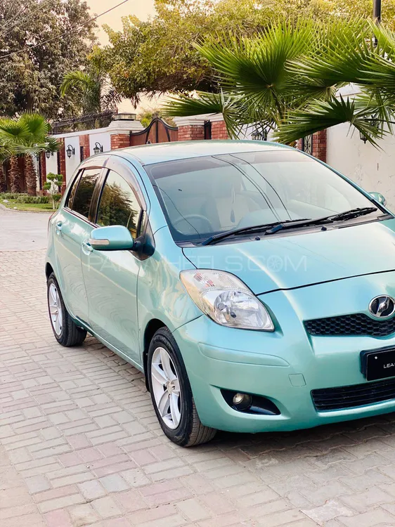 Toyota Vitz 2009 for Sale in Multan Image-1