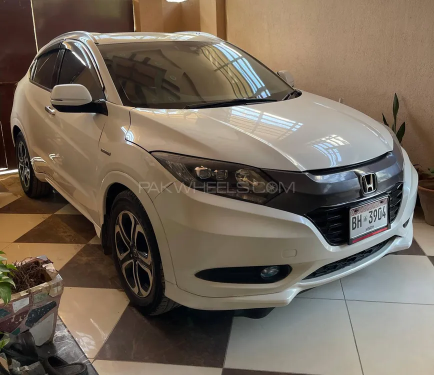 Honda Vezel 2014 for Sale in Karachi Image-1