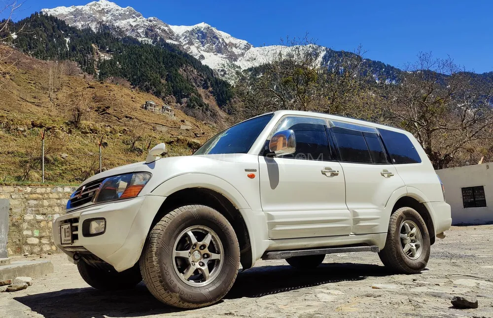 Mitsubishi Pajero 2002 for Sale in Karachi Image-1