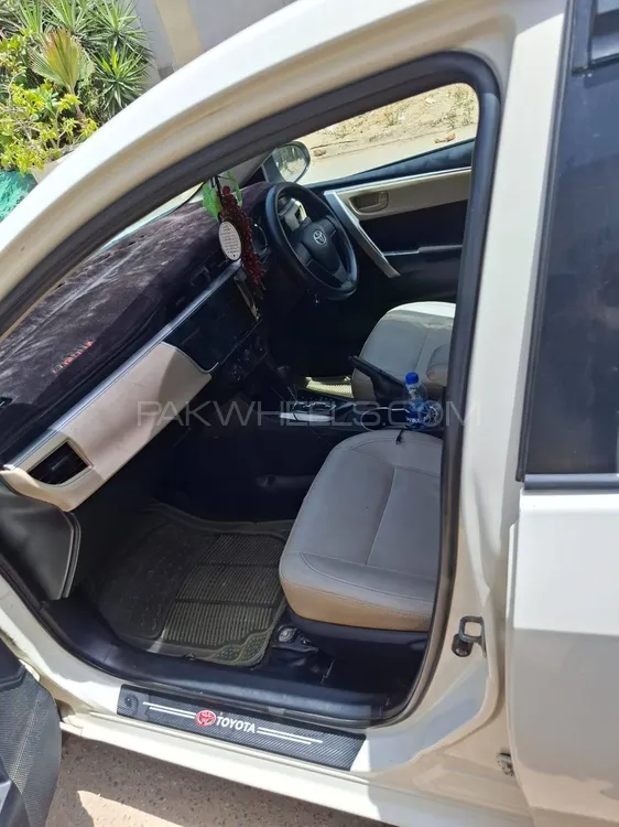 Toyota Corolla 2015 for Sale in Karachi Image-1