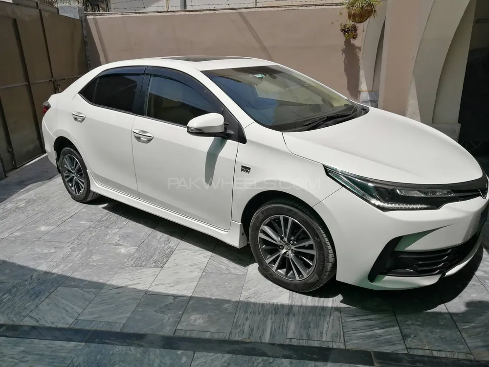 Toyota Corolla 2017 for Sale in Peshawar Image-1