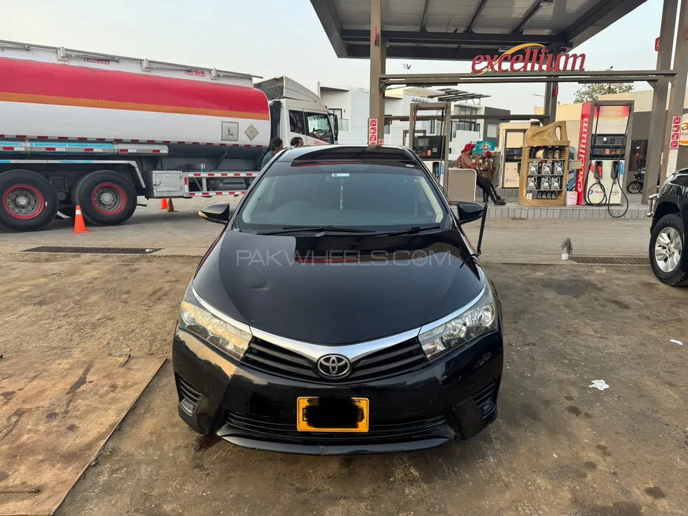 Toyota Corolla 2015 for Sale in Karachi Image-1