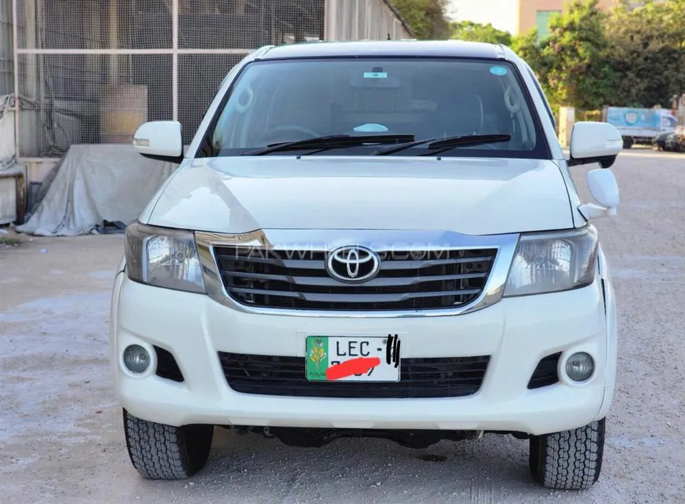 Toyota Hilux 2012 for Sale in Peshawar Image-1