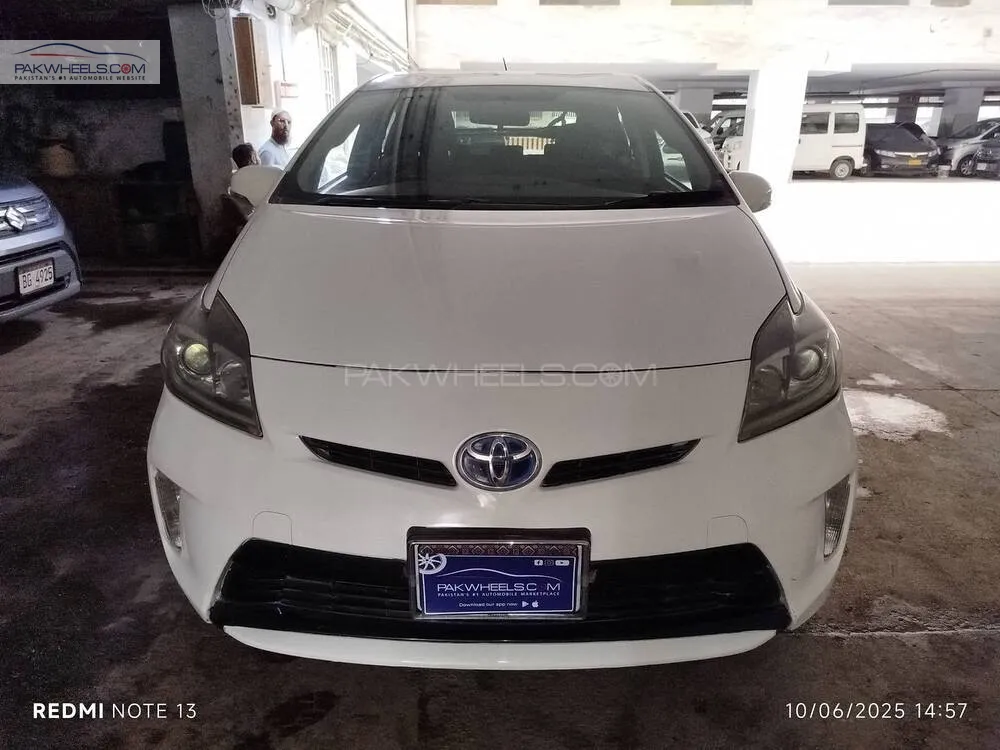 ٹویوٹا پریوس 2013 for Sale in کراچی Image-1