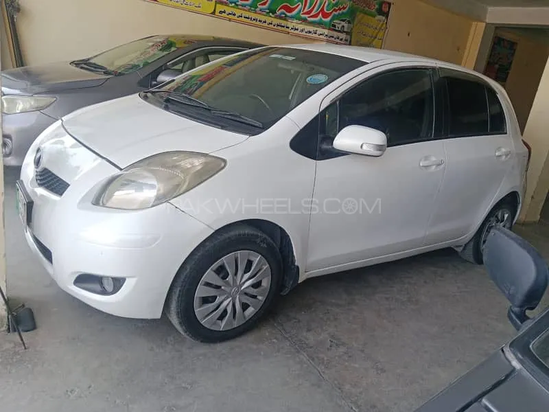 Toyota Vitz 2010 for Sale in Lahore Image-1