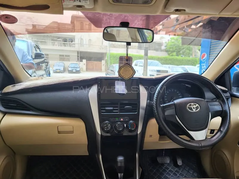 Toyota Yaris Sedan 2021 for Sale in Karachi Image-1