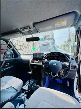 Mitsubishi Pajero Exceed 3.5 1997
