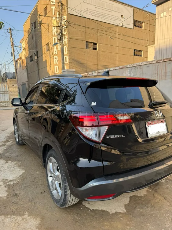 Honda Vezel 2014 for Sale in Karachi Image-1