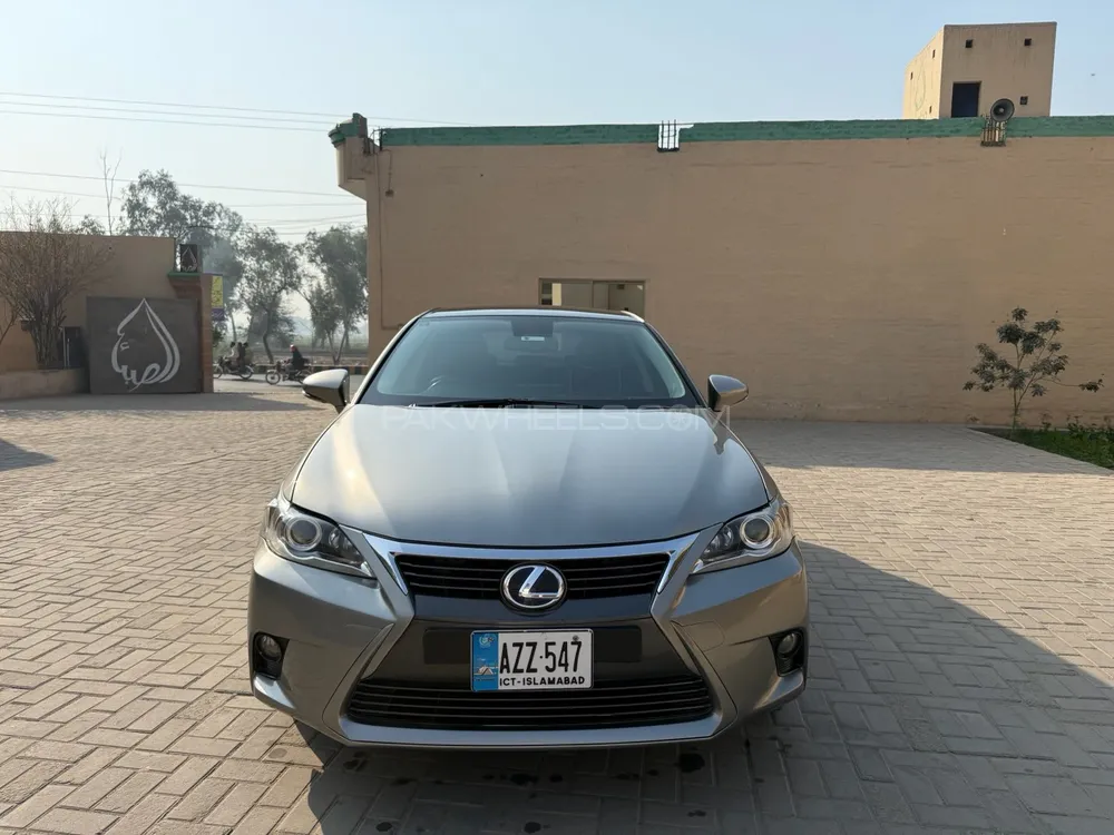 Lexus CT200h 2017 for Sale in Lahore Image-1