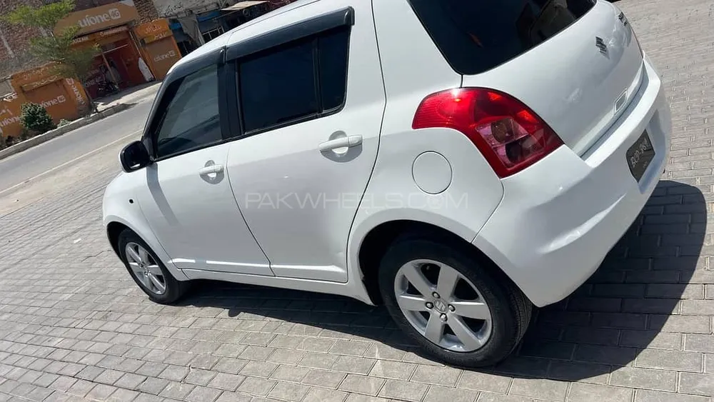 Suzuki Swift 2015 for Sale in Karak Image-1