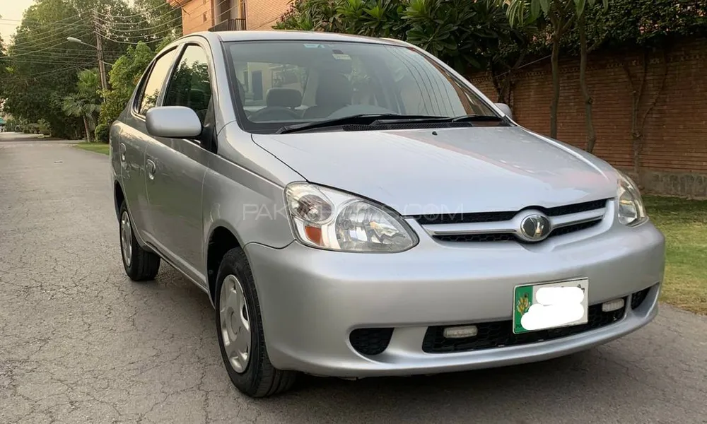 Toyota Platz 2004 for Sale in Lahore Image-1