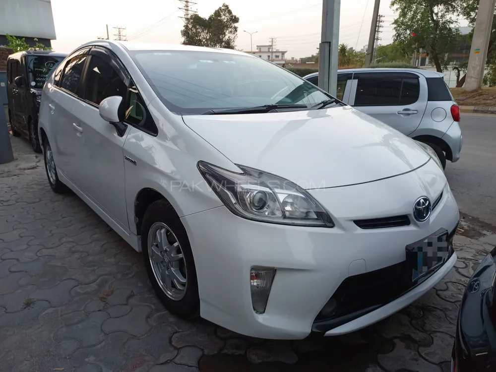 Toyota Prius 2015 for Sale in Islamabad Image-1