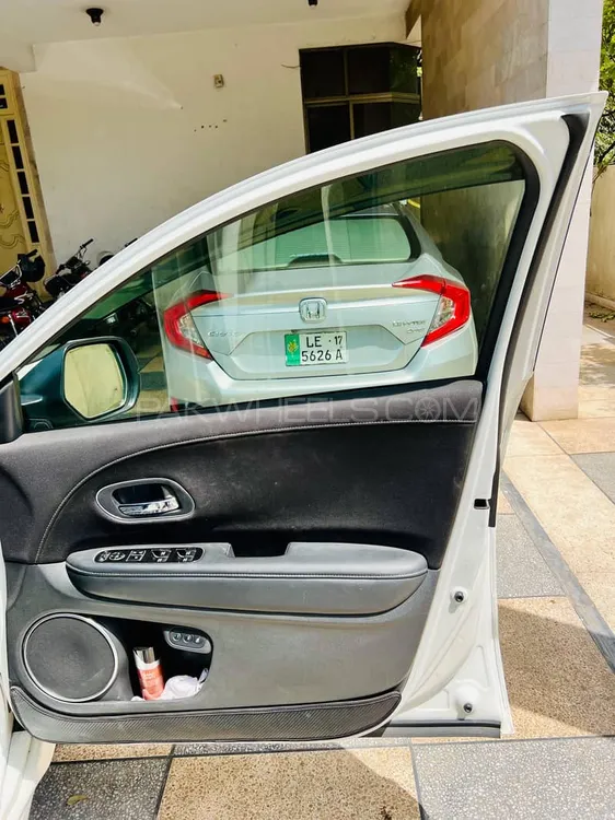 Honda Vezel 2018 for Sale in Lahore Image-1