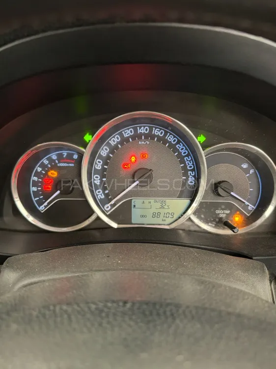 Toyota Corolla 2015 for Sale in Karachi Image-1