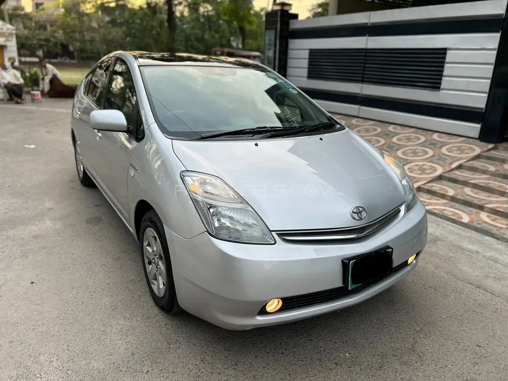 Toyota Prius 2010 for Sale in Lahore Image-1
