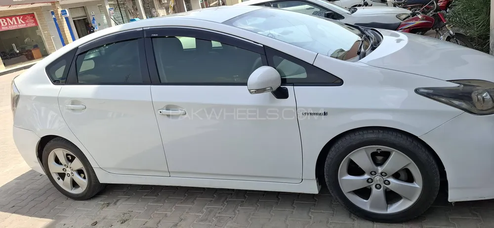 Toyota Prius 2015 for Sale in Faisalabad Image-1
