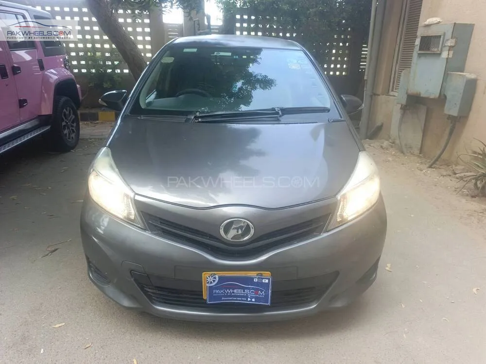 Toyota Vitz 2014 for Sale in Karachi Image-1
