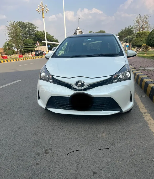 Toyota Vitz 2015 for Sale in Sialkot Image-1