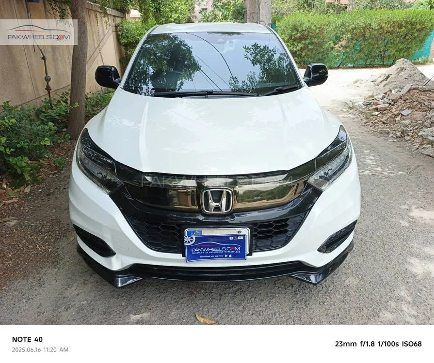 Honda Vezel 2020 for Sale in Peshawar Image-1
