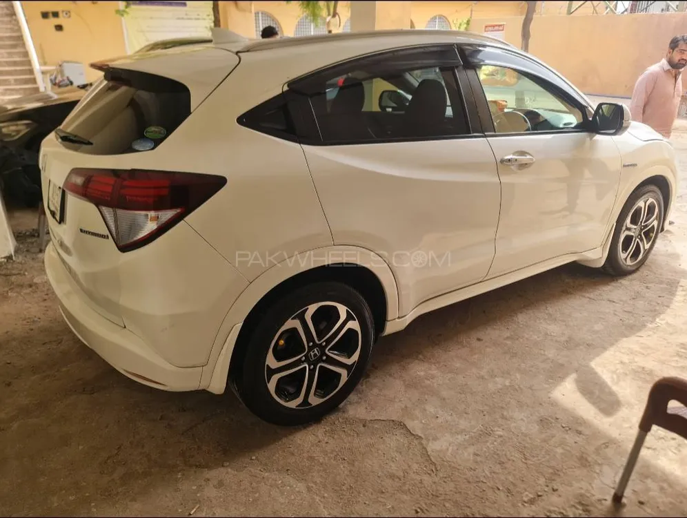 Honda Vezel 2015 for Sale in Islamabad Image-1