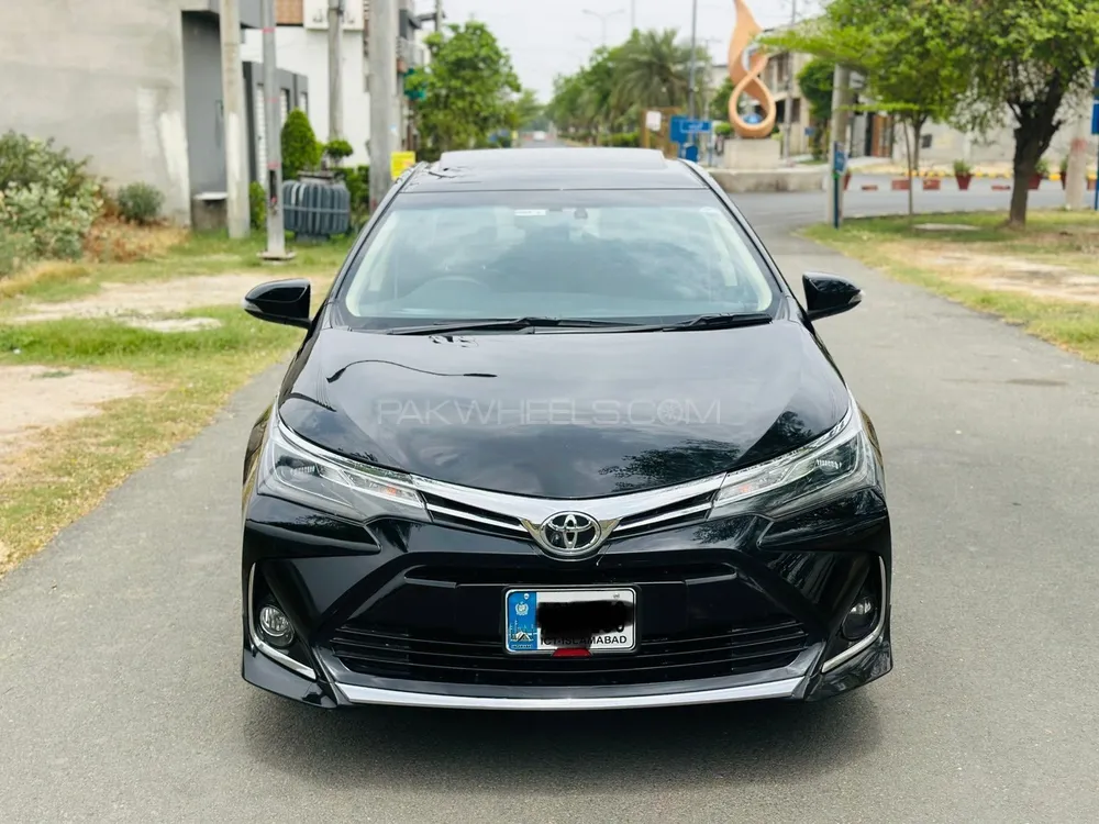 Toyota Corolla 2017 for Sale in Lahore Image-1