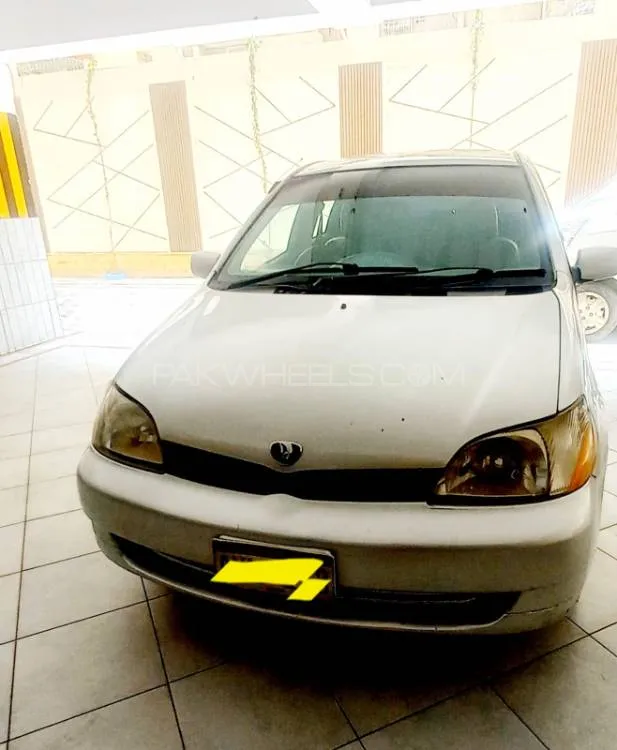 Toyota Platz 2001 for Sale in Karachi Image-1