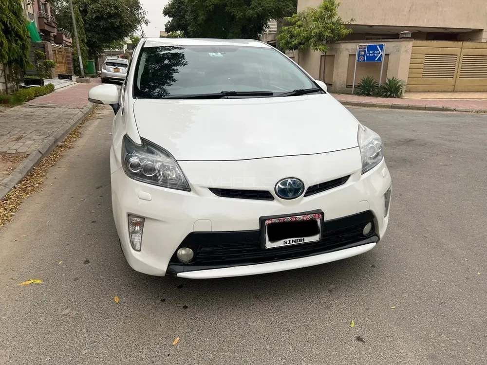 Toyota Prius 2013 for Sale in Lahore Image-1