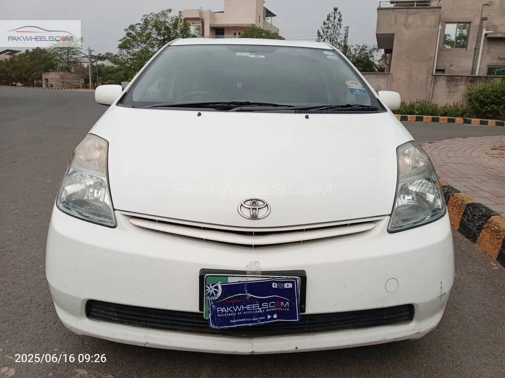 Toyota Prius 2010 for Sale in Lahore Image-1