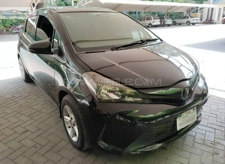 Toyota Vitz 2017 for Sale in Lahore Image-1