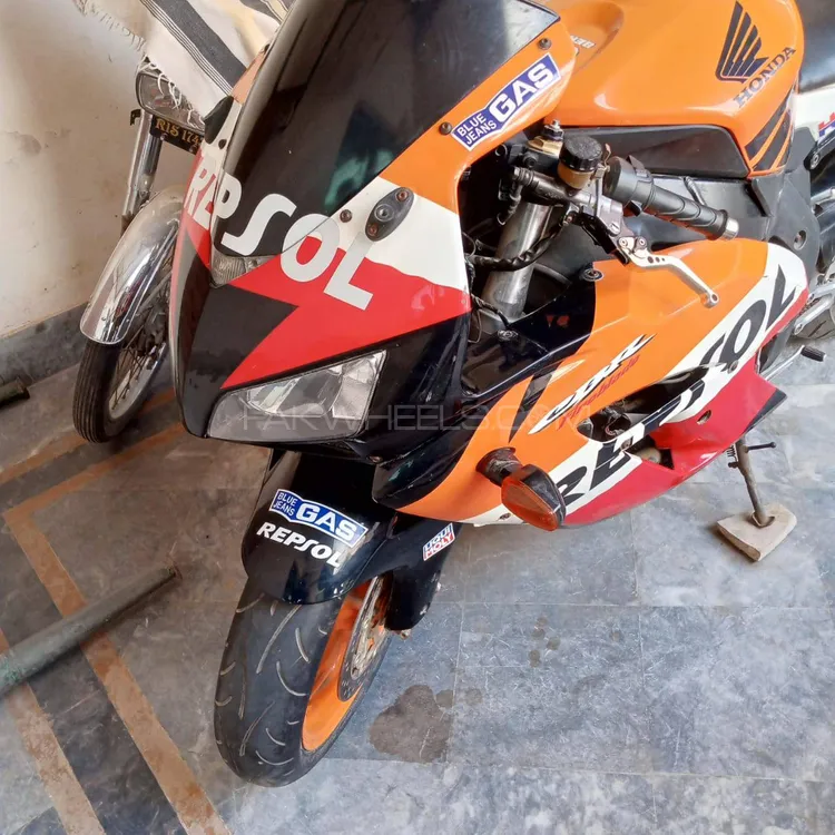 Honda CBR 1000RR 2005 for Sale Image-1