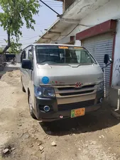 Toyota Hiace Mid-Roof 2.7 2005 for Sale