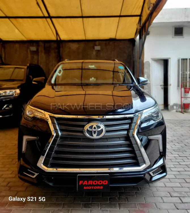 Toyota Fortuner 2017 for Sale in Lahore Image-1