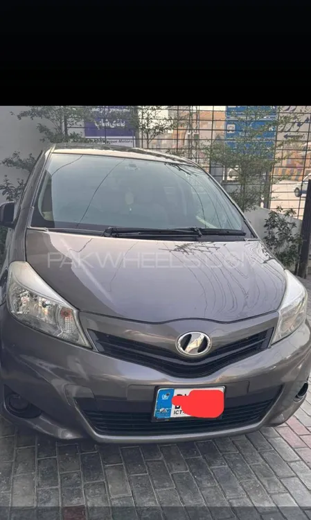 Toyota Vitz 2011 for Sale in Multan Image-1