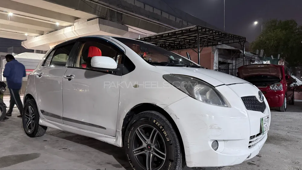 Toyota Vitz 2005 for Sale in Peshawar Image-1