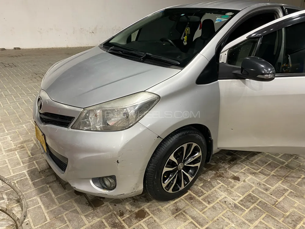 Toyota Vitz 2013 for Sale in Karachi Image-1