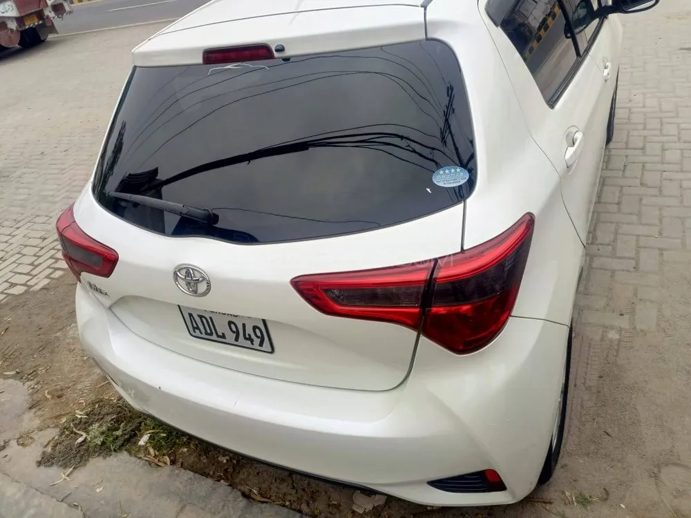 Toyota Vitz 2018 for Sale in Sialkot Image-1