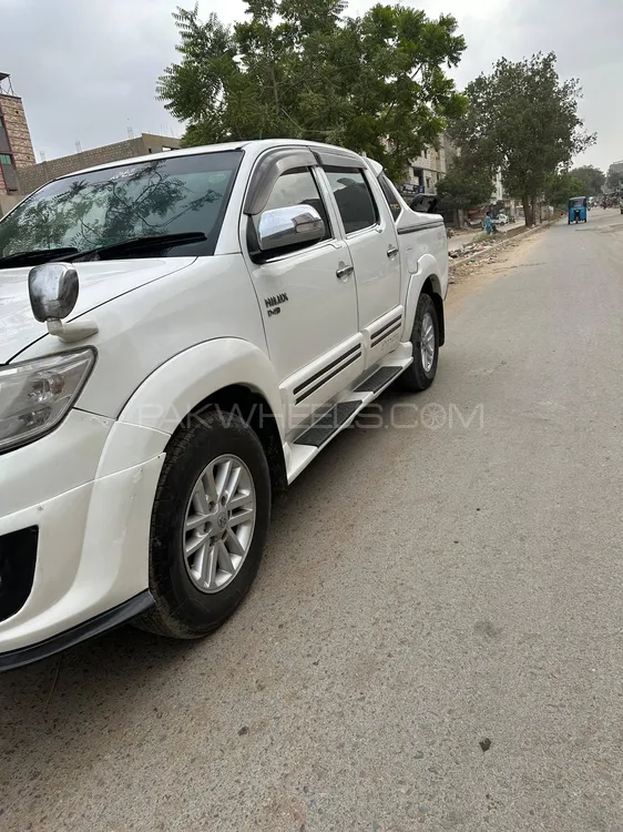 Toyota Hilux 2015 for Sale in Karachi Image-1