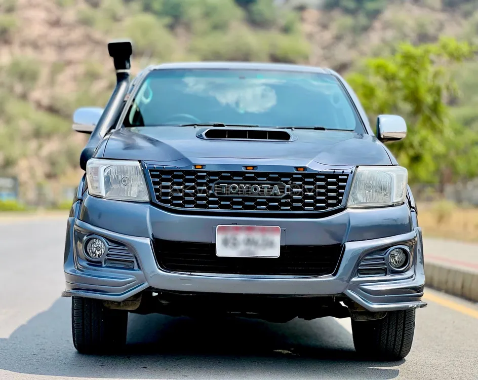 Toyota Hilux 2011 for Sale in Islamabad Image-1
