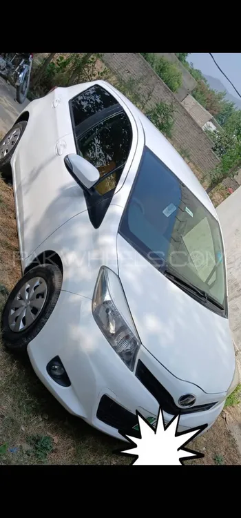 Toyota Vitz 2013 for Sale in Mardan Image-1