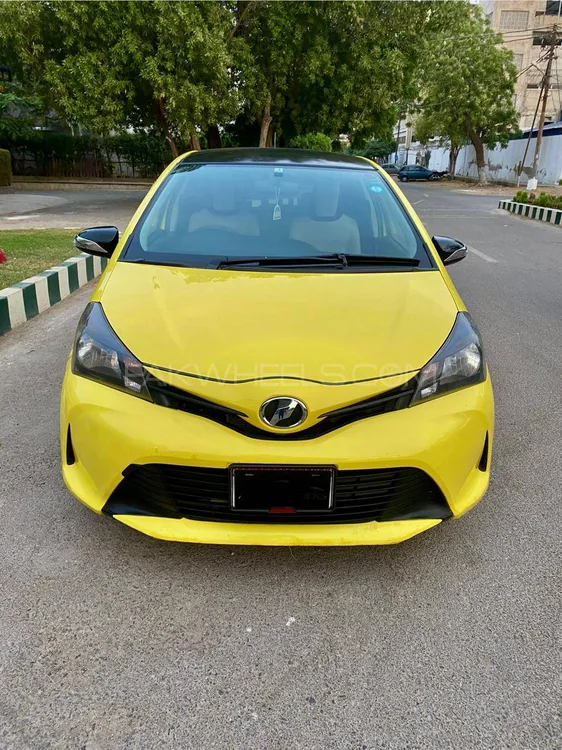 Toyota Vitz 2015 for Sale in Karachi Image-1